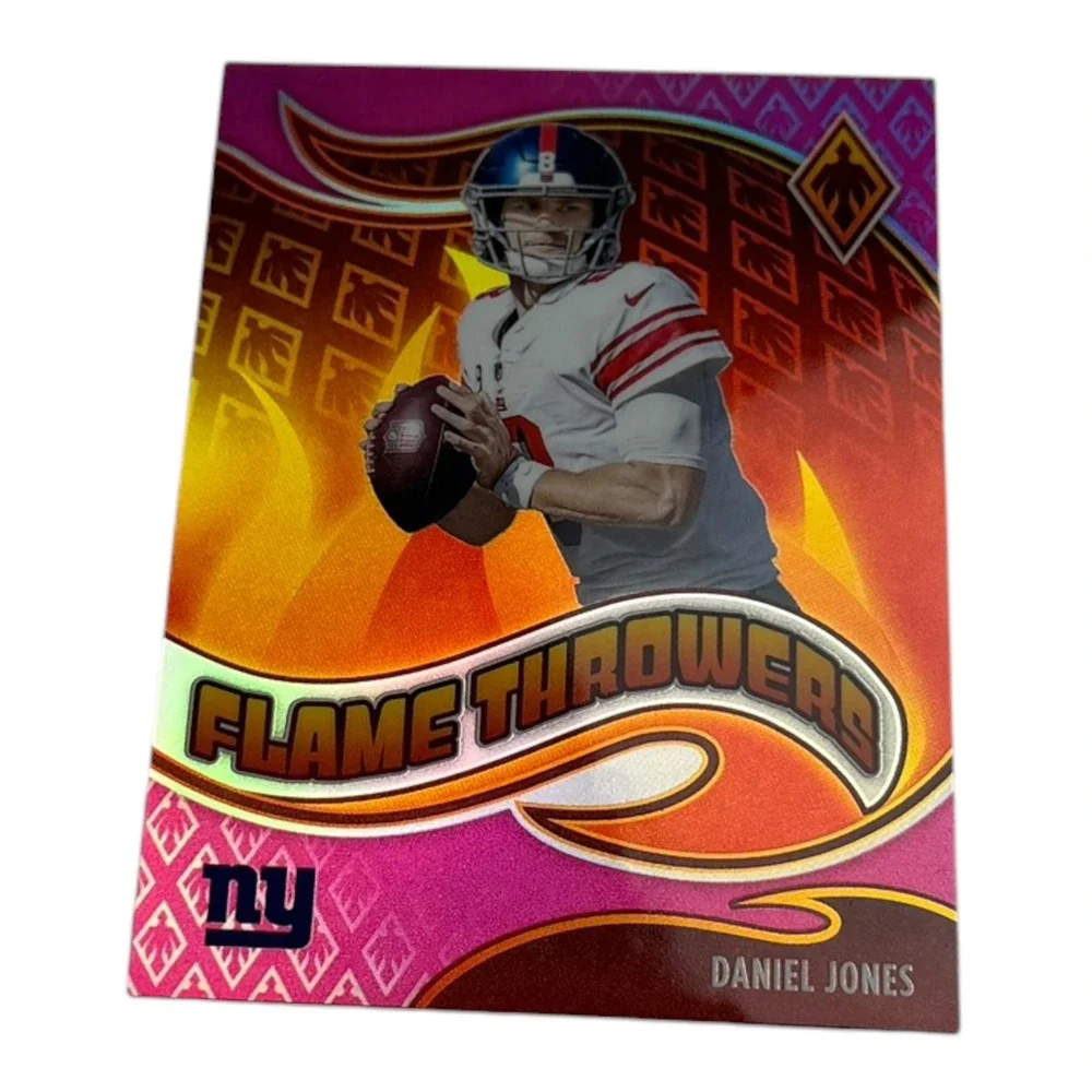 2021 Panini Phoenix Daniel Jones Flame Throwers Pink Prizm /175 No. FT-25 Giants